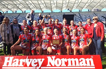 Illawarra Steelers with Tarsha Gale after winning the GRAND Final v Steelers TeamPhoto (Photo : steve montgomery / OurFootyTeam.com)